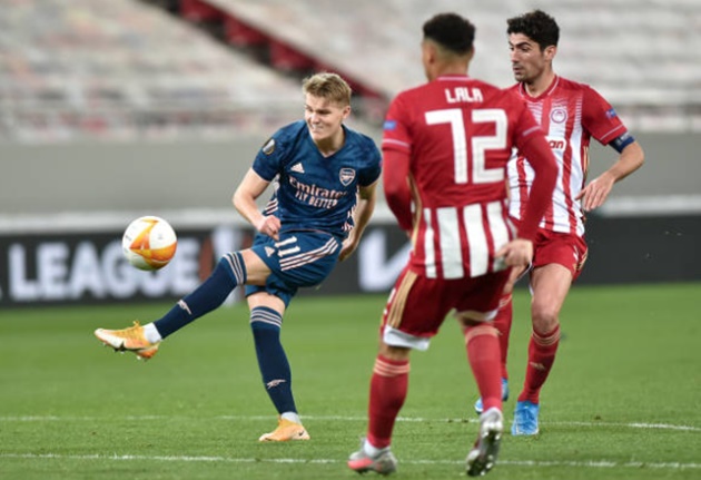 Odegaard bắn đại bác, Arsenal làm chủ khoảnh khắc thổi bay ác mộng Olympiacos