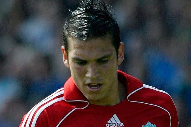 Cựu tiền vệ Liverpool đột quỵ ở tuổi 36