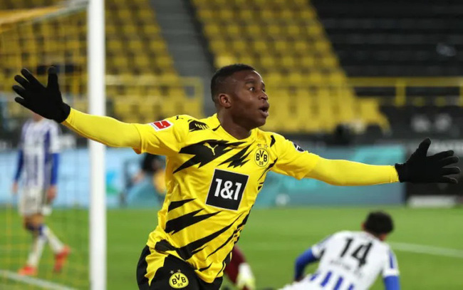 Ảnh bài viết Haaland im tiếng, fan Dortmund vẫn "hò reo liên hồi" vì thần đồng 16 tuổi