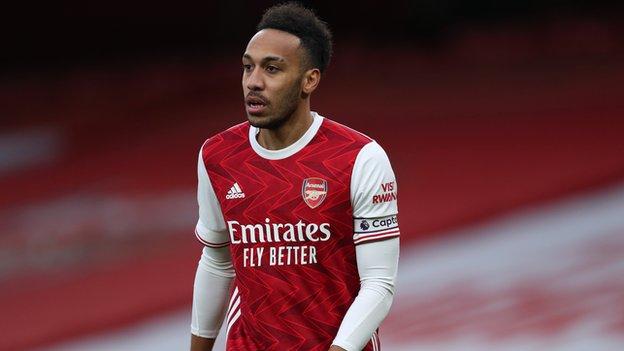 Ảnh bài viết Đến trận đấu muộn, Aubameyang đối mặt 'án phạt nguội' từ Arsenal