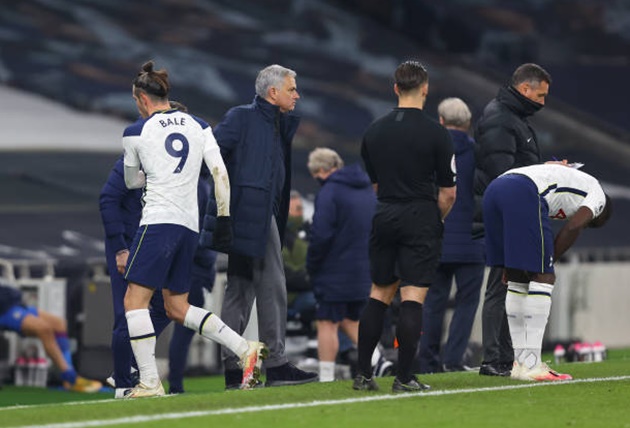 Rõ lý do Mourinho hậm hực gọi Bale ra ngoài 