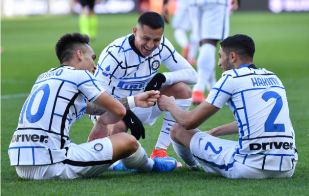 Trợ lý Inter tâng bốc 2 cựu sao Man Utd sau trận thắng nghẹt thở Torino