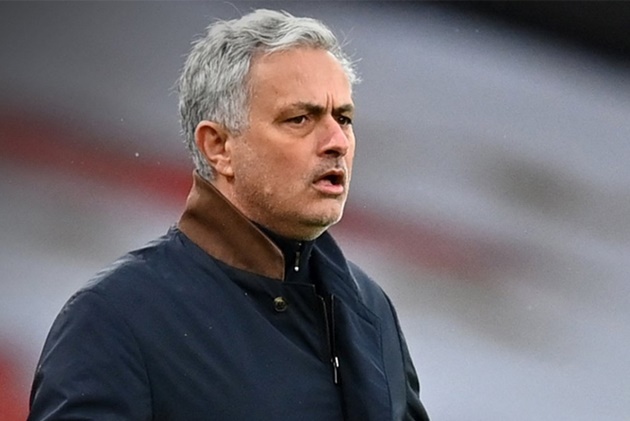 HLV đối thủ vào tù, Mourinho nói luôn 1 lời