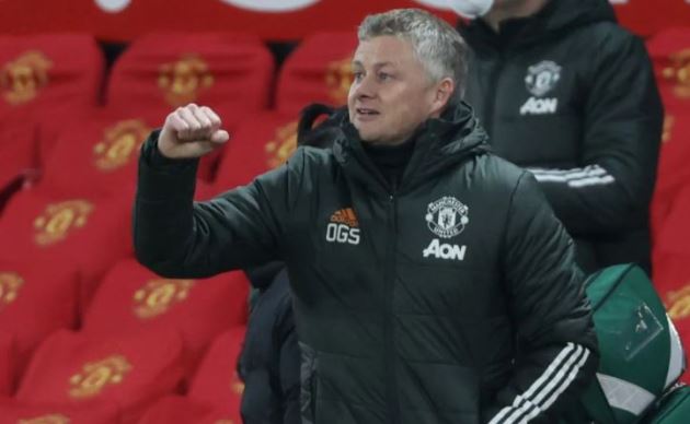 XONG! Fabrizio Romano xác nhận, đã rõ trung vệ Man Utd quan tâm