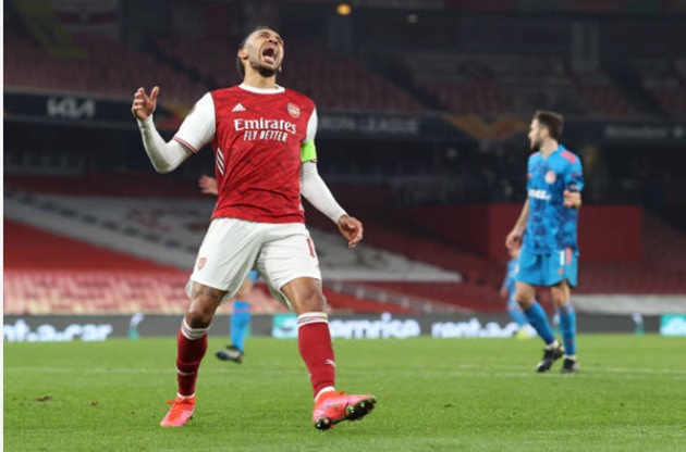Bộ đôi "buôn gỗ", Arsenal nhọc nhằn vào tứ kết Europa League