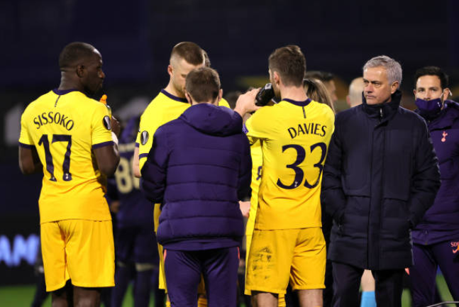Tottenham bị loại, CĐV muốn tống khứ 1 cái tên khỏi đội bóng