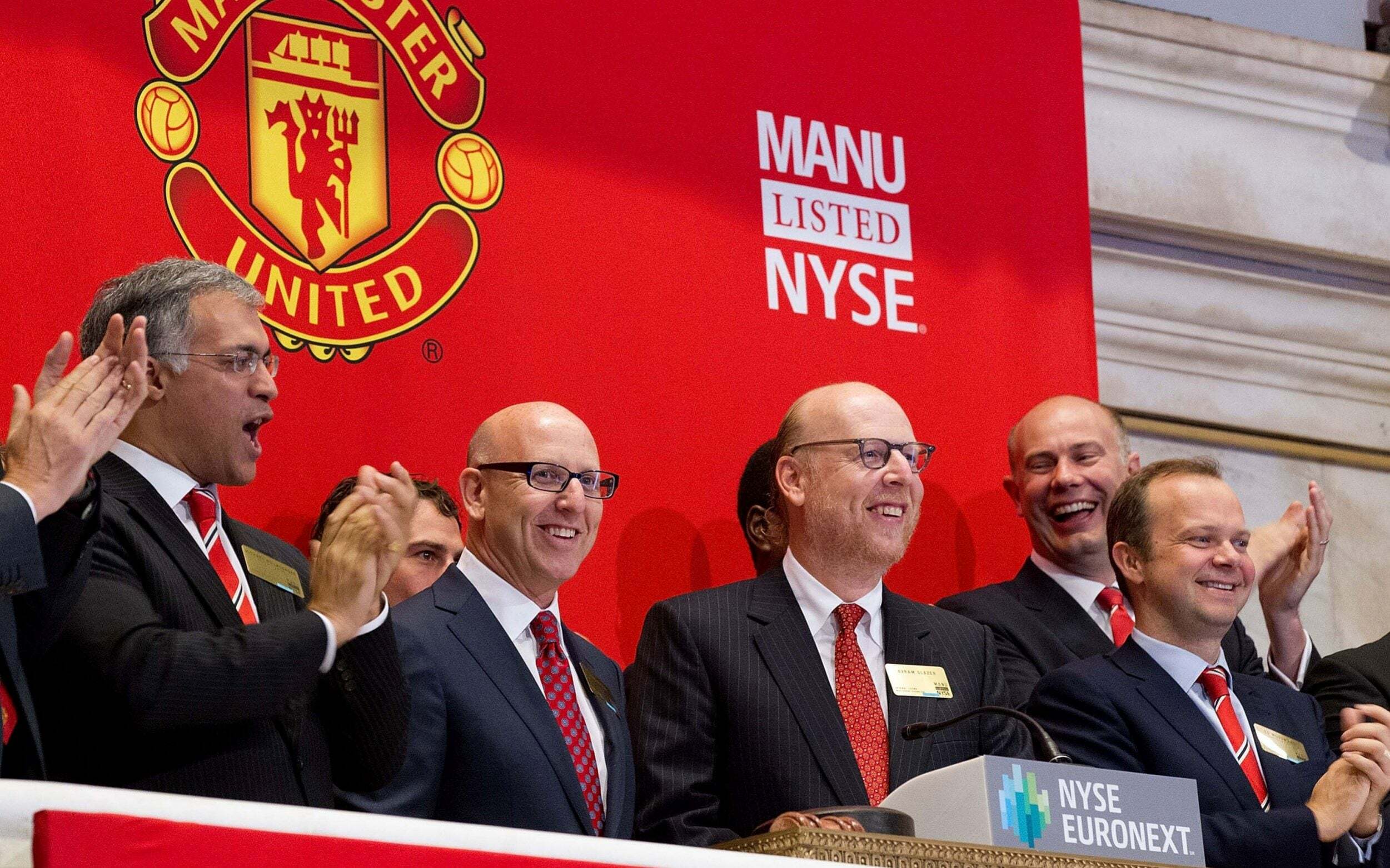 Thái tử Malaysia muốn mua cổ phần của Man Utd