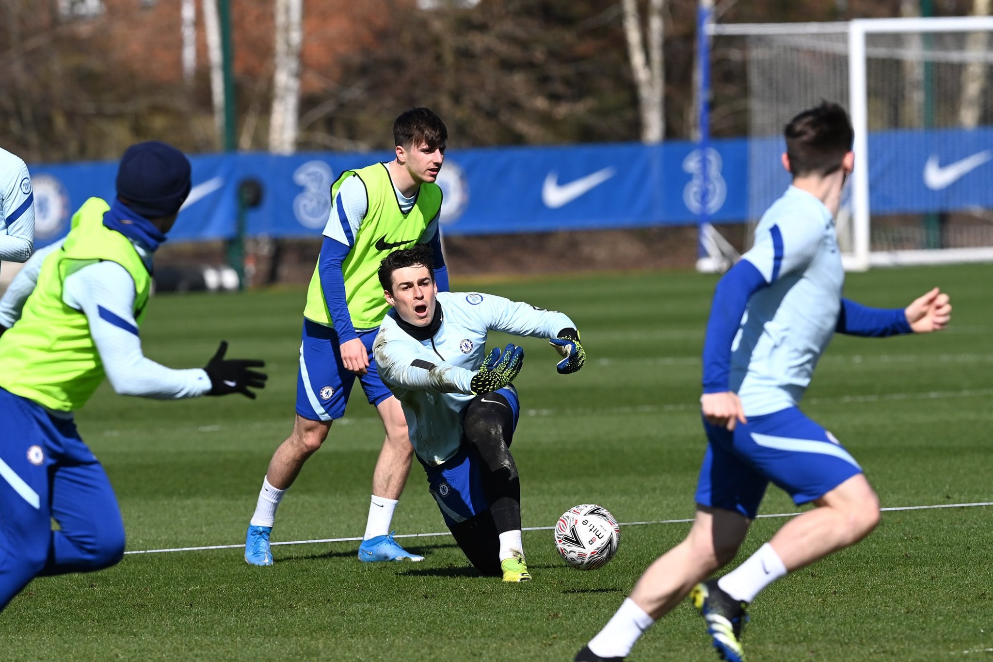 Liên tục dự bị, lộ thái độ của Kepa trên sân tập Chelsea