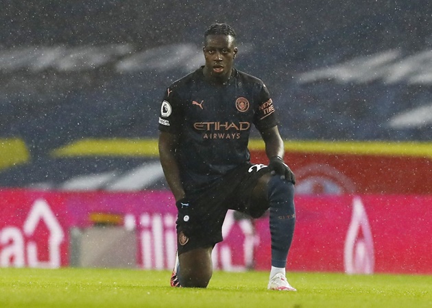 Quá chán Benjamin Mendy, Man City vẫn bất lực với 'báu vật' 70 triệu 