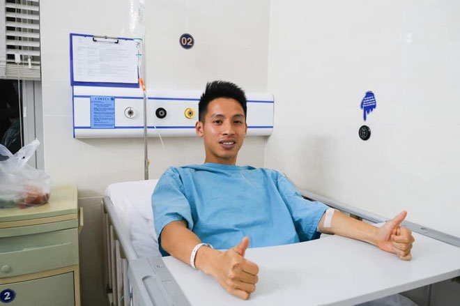 Đại diện CLB TP.HCM đến thăm hỏi, Hùng Dũng nói ngay 1 lời ruột gan