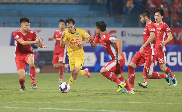 HAGL lên đỉnh V-League sau 5 năm: Kiatisak cao tay và cái duyên Hàng Đẫy
