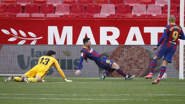 "Đối mặt với Messi, tôi luôn rất đau khổ..."