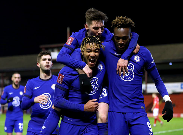 Chelsea sánh vai Man City đứng đầu bảng xếp hạng các đội bóng Anh