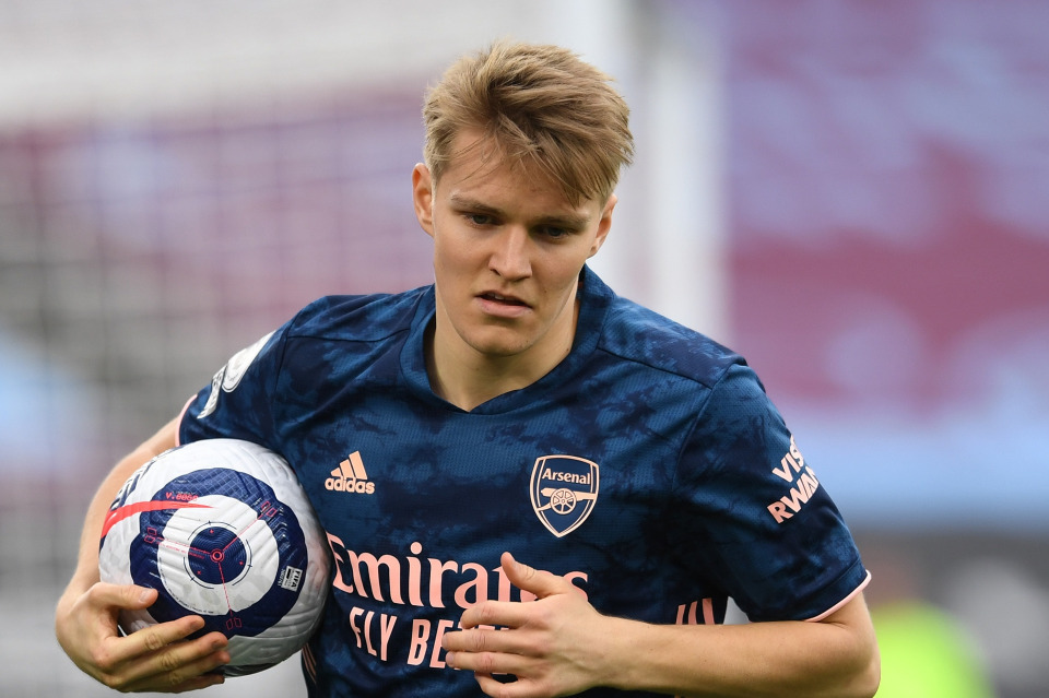 Ảnh bài viết Phát ngôn hớ hênh về Odegaard, Merson bị fan Arsenal đồng loạt mỉa mai