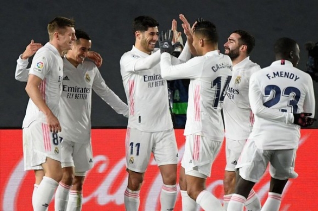 "Gã khồng lồ" của Real tự tin đánh chiếm cú đúp danh hiệu cùng Zidane