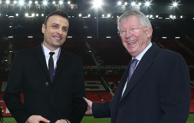 Sau Man Utd, Berbatov chỉ ra CLB sẽ "quật ngã" Man City