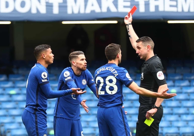 Silva bị đuổi, Chelsea "tử nạn" cay đắng ngay tại Stamford Bridge!
