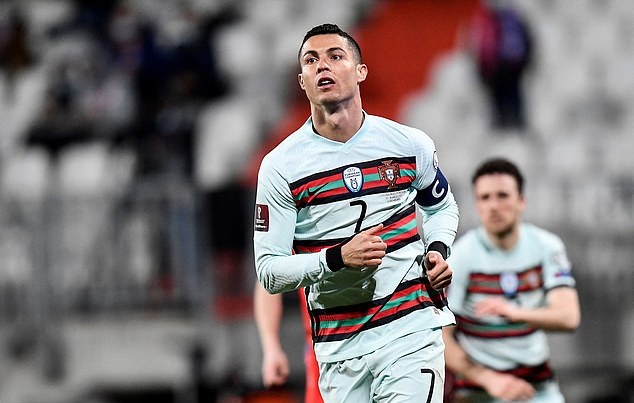 Cảnh sát phát hiện 50 gói cocaine đề tên CR7