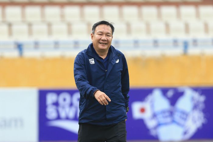Tân HLV CLB Hà Nội muốn cùng đội đua chức vô địch V-League 2021
