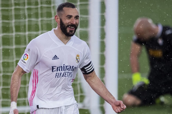 Ảnh bài viết Phát kiến của Jurgen Klopp đối đầu thách thức mang tên Benzema