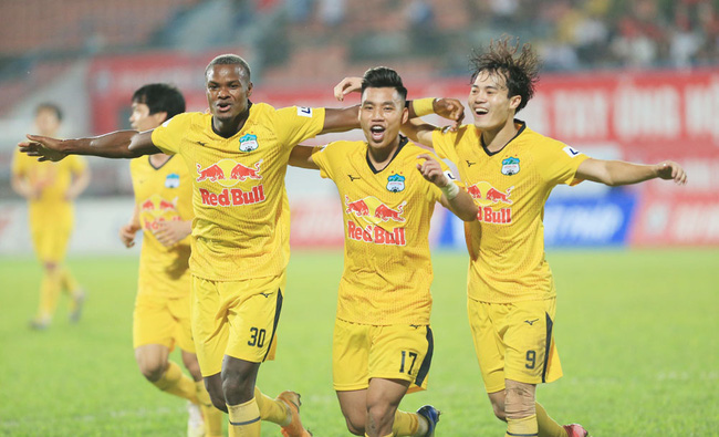 Thi đấu thăng hoa, HAGL thâu tóm các giải thưởng tháng 1 và 3 của V-League 2021
