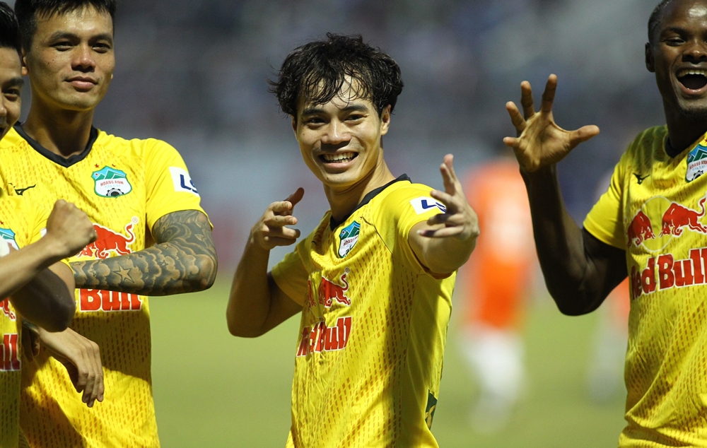 Văn Toàn, Công Phượng thay nhau lập công, HAGL trở lại ngôi đầu V-League