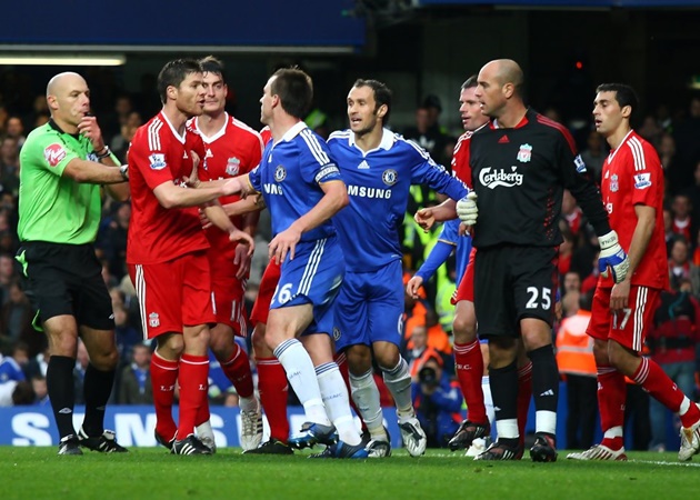 John Terry: 'Tôi nói với ông ta rằng đừng nhắc về Liverpool nữa'