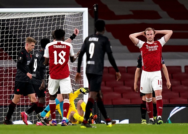 Ảnh bài viết Cạn lời, huyền thoại Arsenal dùng đúng 1 dòng 'hủy diệt' Mikel Arteta