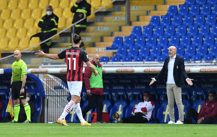 Zlatan bị cấm thi đấu 2 trận vì trọng tài... lãng tai?