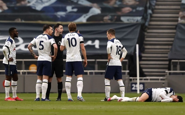“Son Heung-min thường ăn vạ khi bị bố phạt”