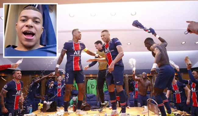 Vào bán kết C1, dàn sao PSG quẩy tưng bừng phòng thay đồ