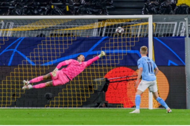 Ảnh bài viết Phá lưới Man City, thần đồng 17 tuổi đi vào lịch sử Champions League