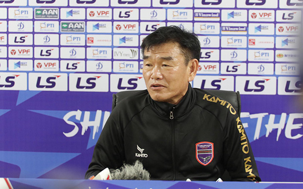 Xác định HLV thứ 4 rời bỏ ghế nóng tại V-League 2021