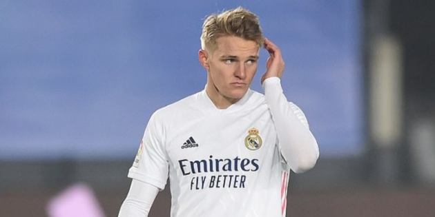 Học hỏi "người không phổi", Odegaard mới có tương lai ở Real