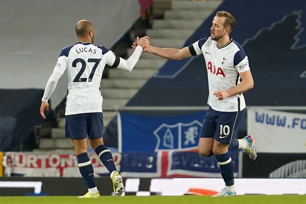 Quá tệ hại, "người cũ" Man Utd biếu Harry Kane 2 bàn thắng