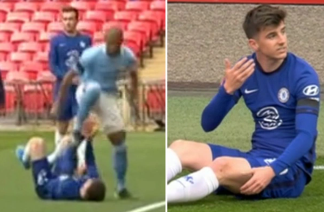 Chơi bẩn, sao Man City đạp thẳng vào mặt Mason Mount
