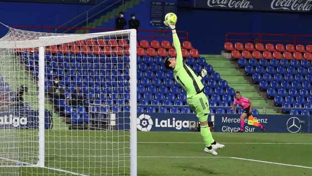 Real thoát thua, Courtois ra tuyên bố gắt về Zidane và các đồng đội
