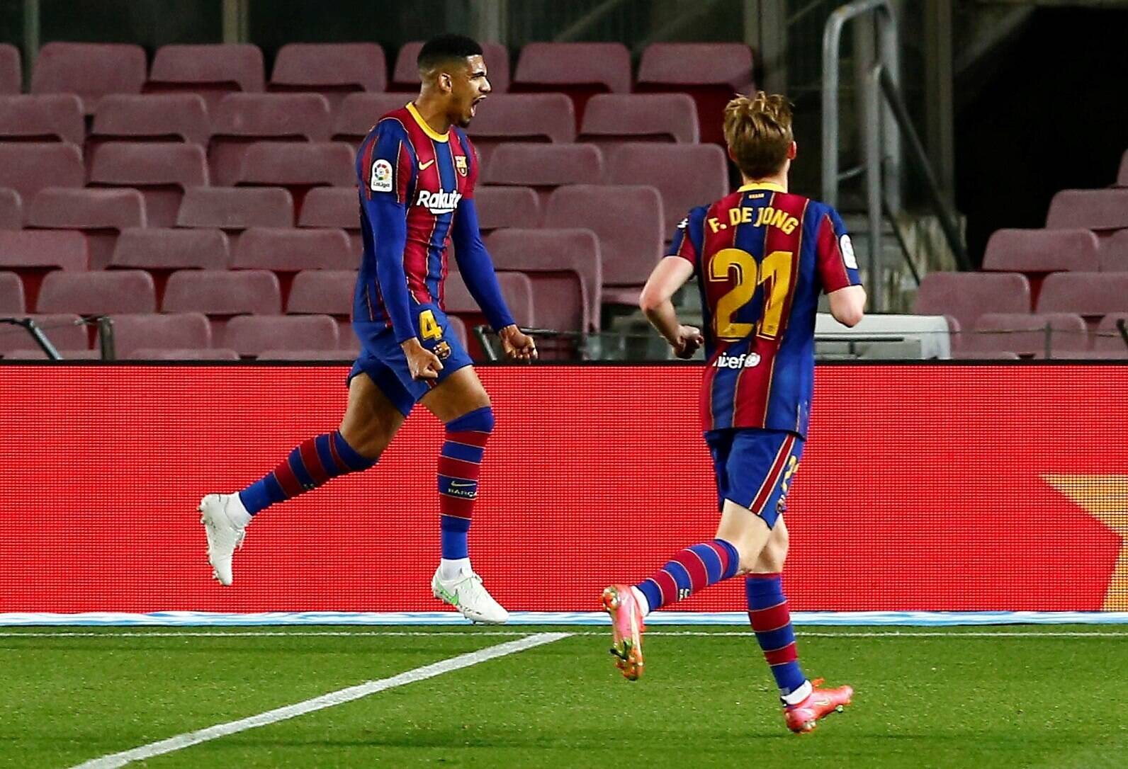 “Messi bảo tôi di chuyển đến vị trí đó, và rồi tôi ghi bàn”