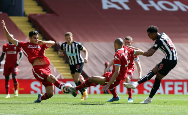 Gục ngã phút bù giờ, Liverpool lỡ mất cơ hội chen chân vào top 4