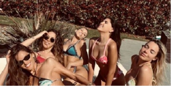 Dàn WAGs PSG khoe dáng ngọc ngà với bikini