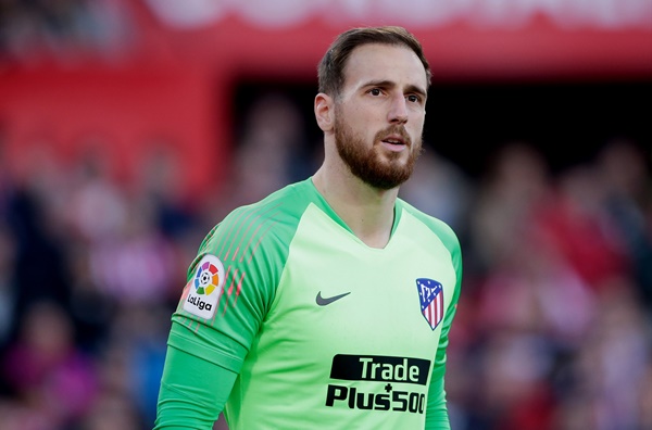 Jan Oblak “thả thính” Premier League, M.U-Chelsea sôi sục