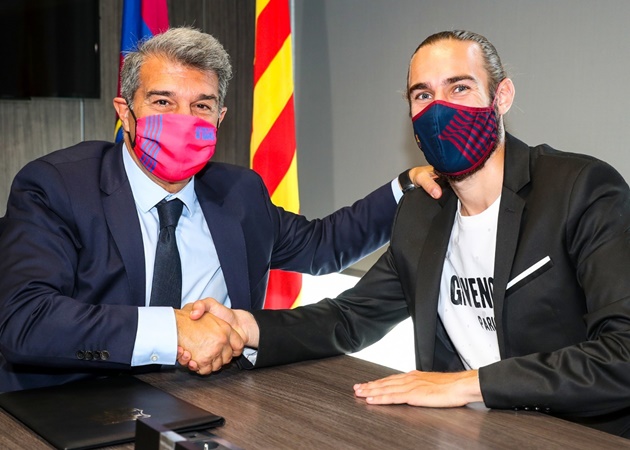 CHÍNH THỨC: Thua Granada, Barca lập tức công bố hợp đồng mới