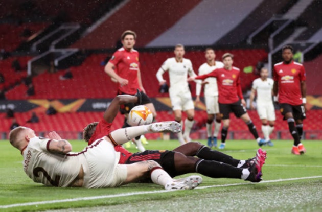 Paul Pogba xứng danh "hung thần" của Old Trafford