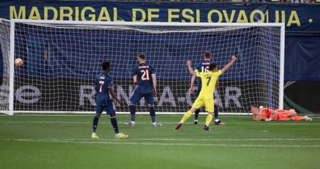 "Quá kém cỏi từ Arsenal"