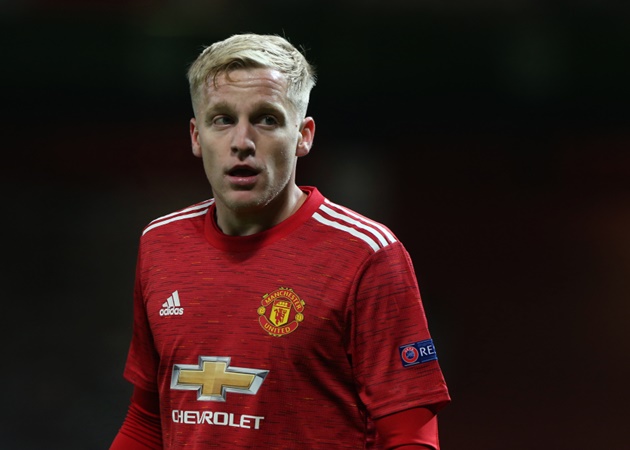 Dự bị ở Man Utd, Van de Beek bị đồng nghiệp nữ 'troll' cực gắt