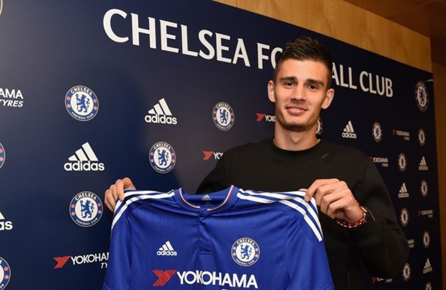 "Tôi không trông chờ việc Chelsea gia hạn"