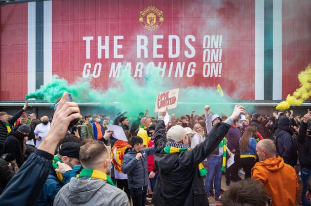 CĐV Man Utd bạo loạn, "giáo sư" Wenger nói thẳng sự thật phũ phàng