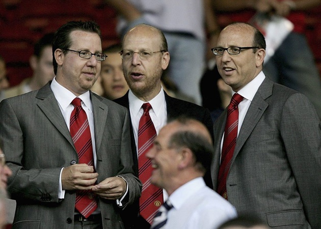 Mặc kệ bạo loạn, nhà Glazers gây sốc với kế hoạch mới tại Man Utd