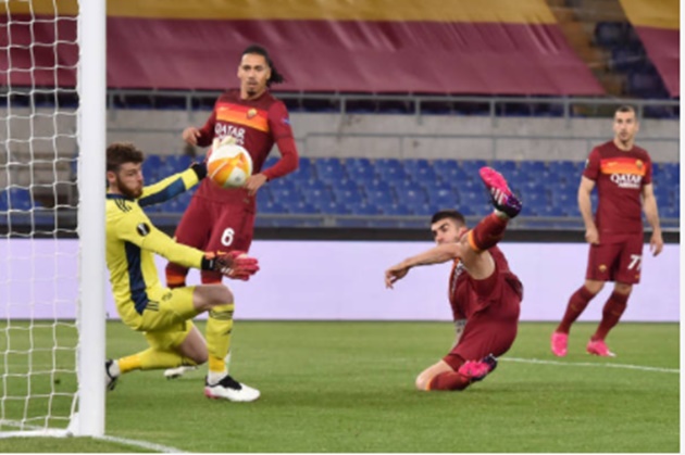 "Thật nực cười từ Man Utd"