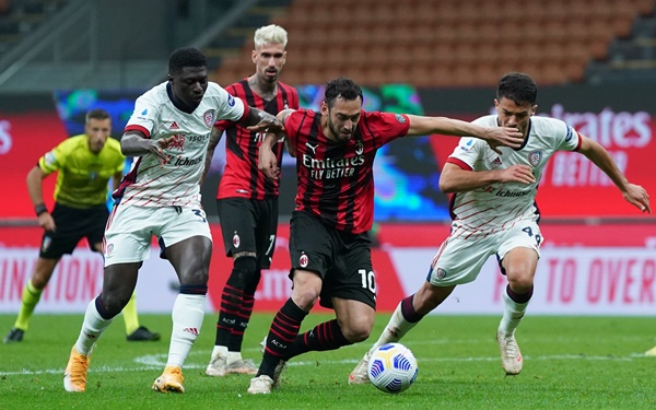 Ảnh bài viết AC Milan tự đẩy mình vào thế khó